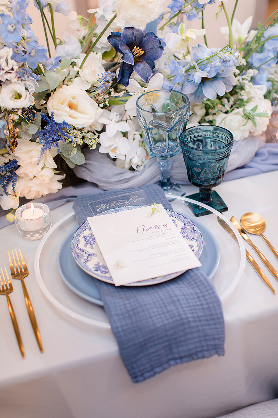 ten wedding tablescape ideas, custom menu cards, acrylic calligraphy place cards, lace and belle, Idalia Photography