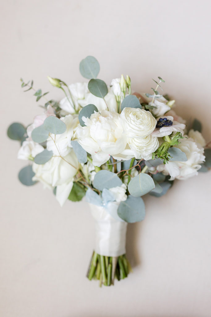 white wedding bouquet with eucalyptus | Indian Trail Club Wedding | Idalia Photography