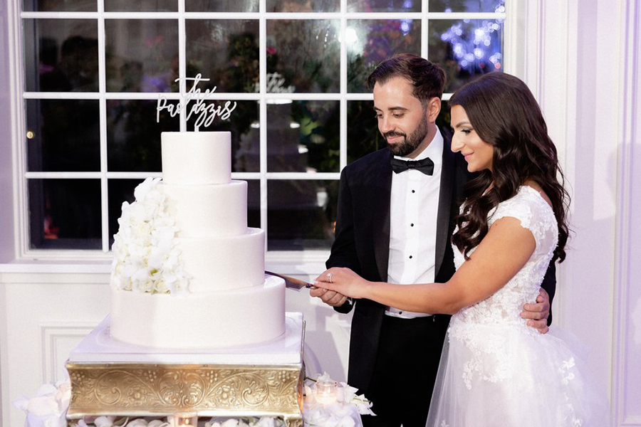 newlyweds cutting wedding cake at The Estate at Florentine Gardens | Charming Images
