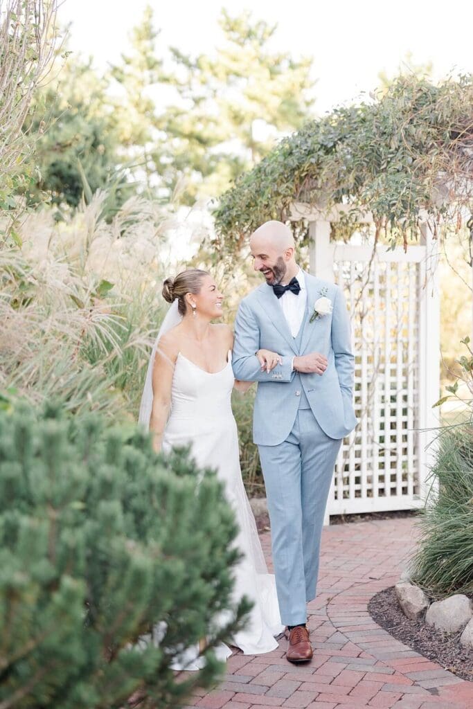 Couple walking through Mallard Island Estate by Susan Elizabeth Weddings